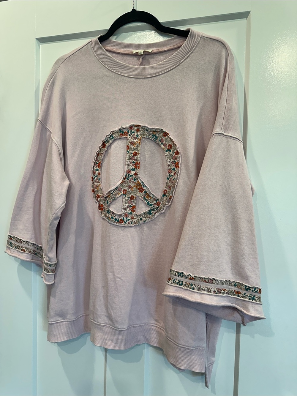 Easel Soft Pink Women's Peace Sign Top